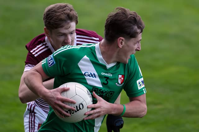 Sarsfields full back Jimmy O'Neill powers his way past Caragh Ruadhan Kane