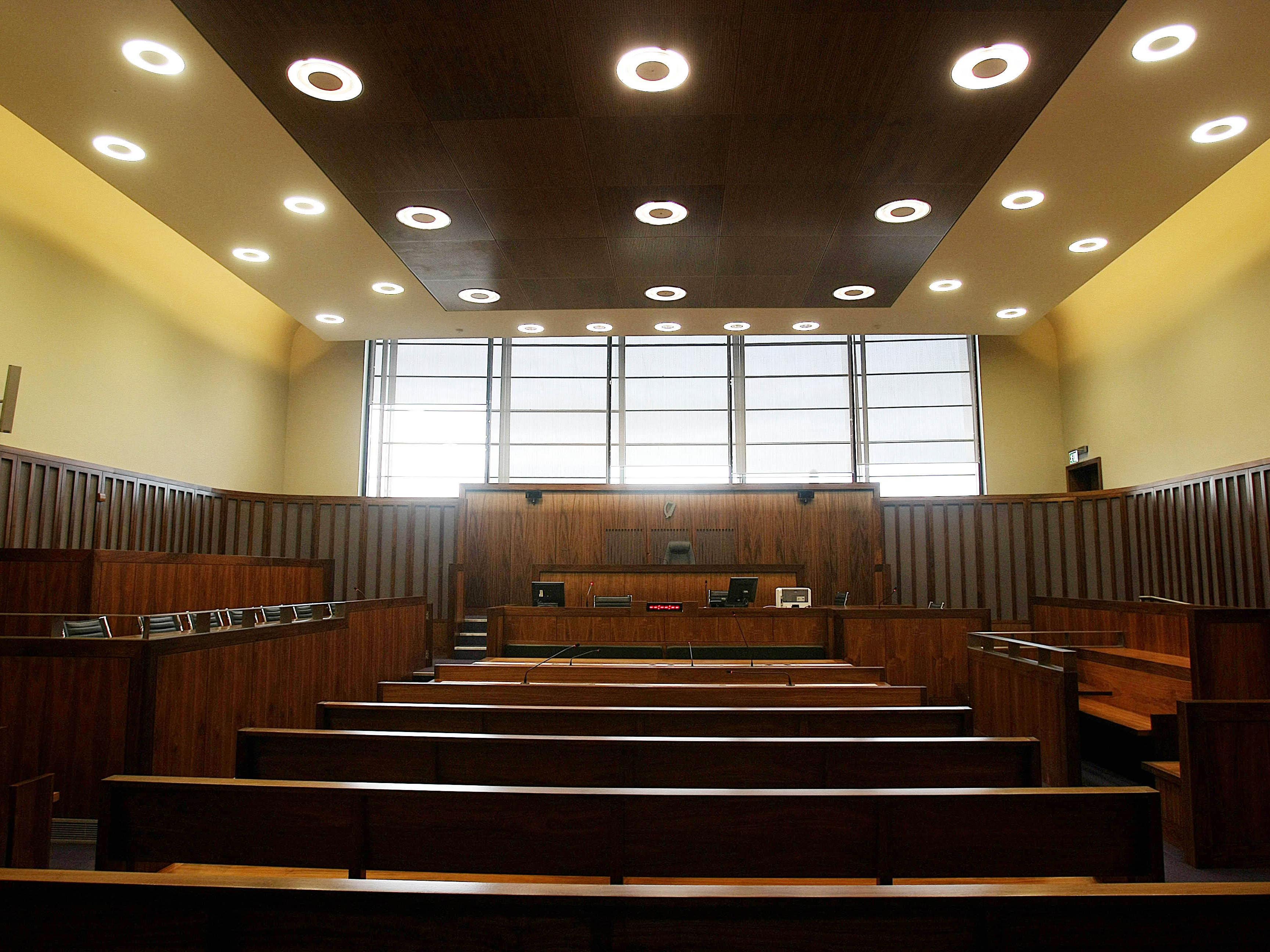 Criminal defence solicitors escalate dispute with Justice Minister