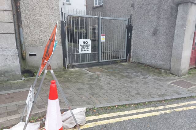 The obstacle had to be moved to allow the judge in