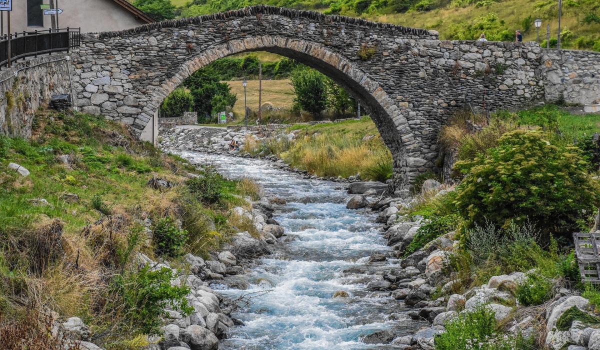 Traffic lights requested for Kildare bridge that is 'no longer fit for purpose'