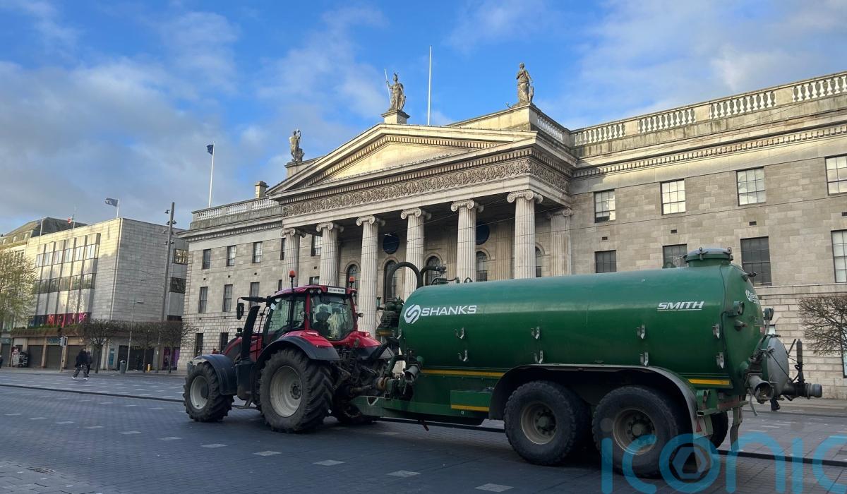 Government wins confidence motion but loses junior minister