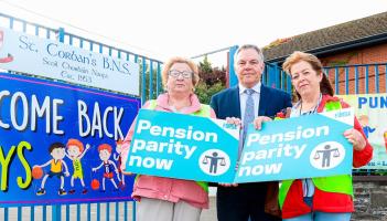 GALLERY: Fórsa school secretary and caretakers strike outside Kildare schools