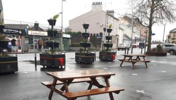 This closed bus stop on one Kildare's busiest streets 'should be reopened'