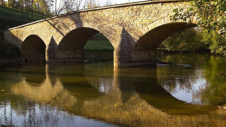 Concerns raised over collisions and strikes on Kildare bridge