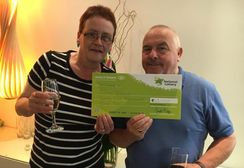 Naas couple celebrates €25,000 scratchcard win
