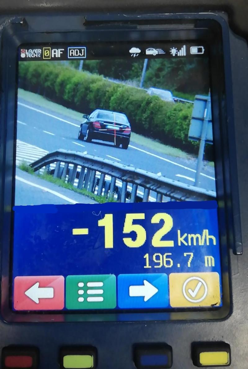 Speeding N7 car has fake tax discs 