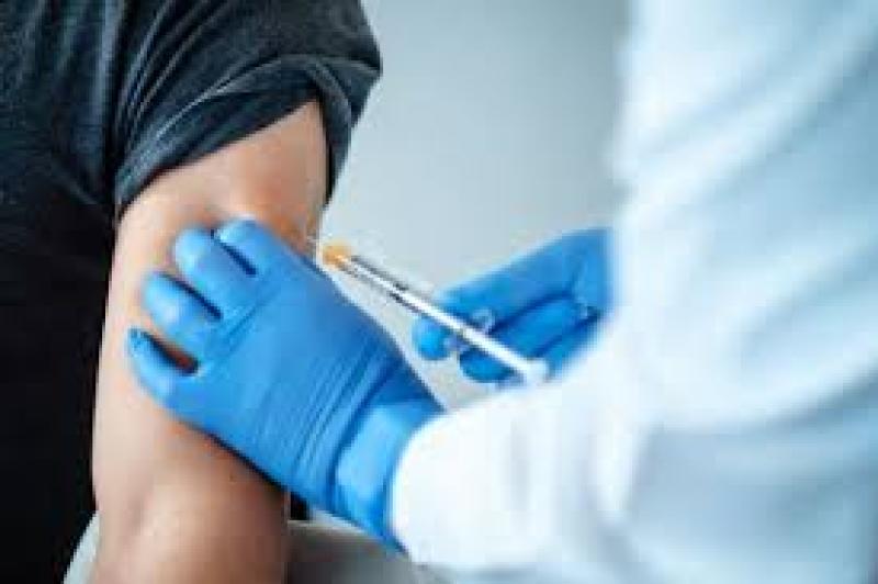 Adult booster jab recommended as vaccine immunity weakens 