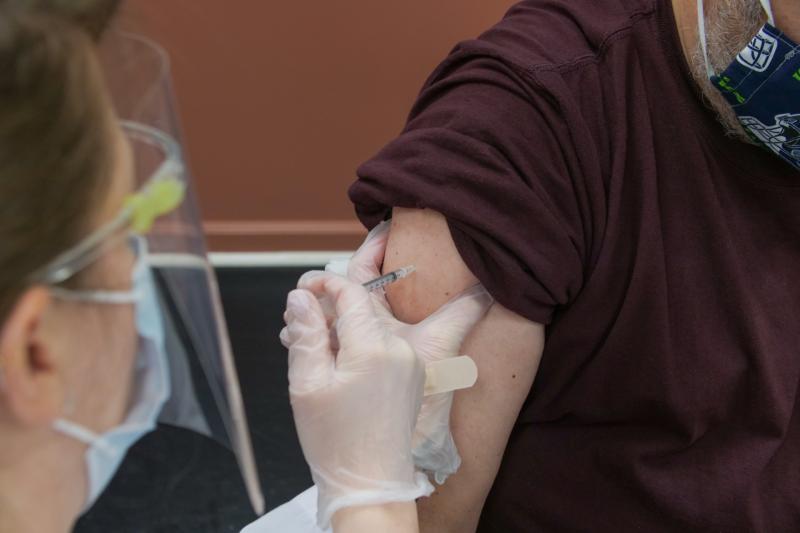 'It’s time now to stop the cheap talk': Kildare TD urges government to give booster shots to frontline workers 