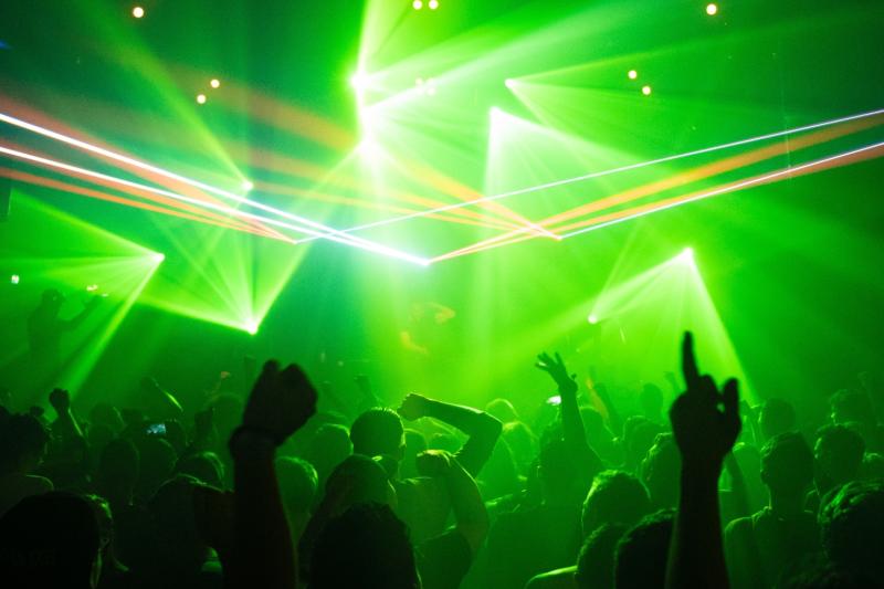 Senator Sherlock urges people to 'respect all those working' ahead of tonight's nightclub  re-openings 