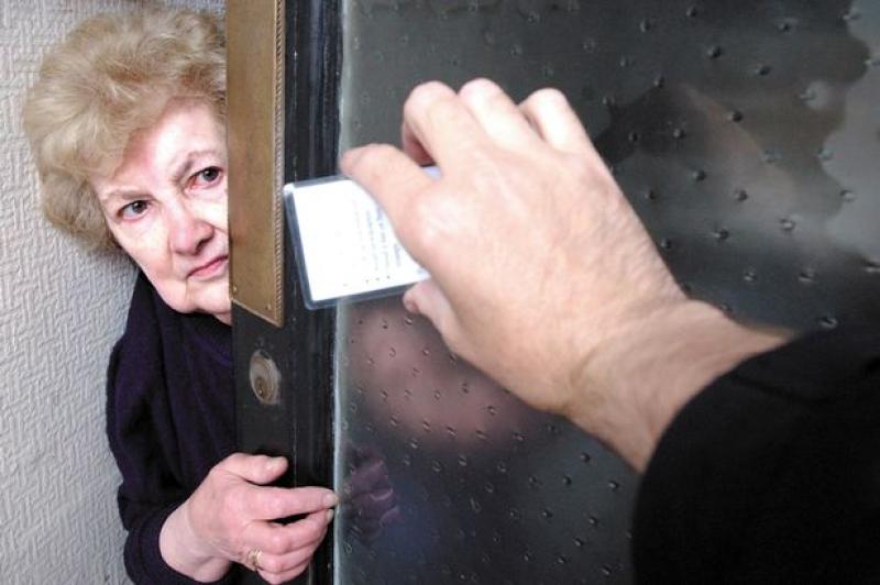 elderly-woman-front-door-security