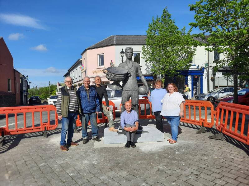 Long-awaited sculpture of legendary GAA Captain unveiled in Kildare town 