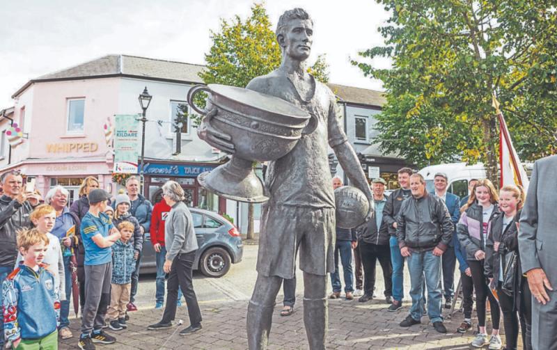 Bill Squires Gannon statue officially unveiled in Kildare Town