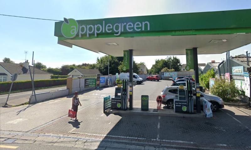 BREAKING: Kildare Gardaí investigate car-jacking at Applegreen service station 