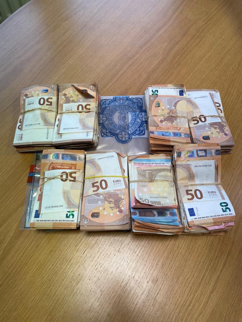 BREAKING: €130,000 in cash seized by Kildare gardaí on the N7