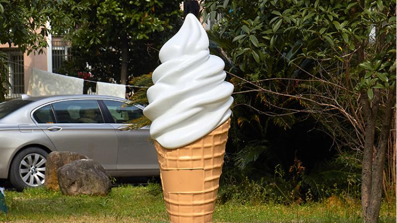 Gardaí investigating theft of giant ice-cream cone whipped from outside shop in dawn raid
