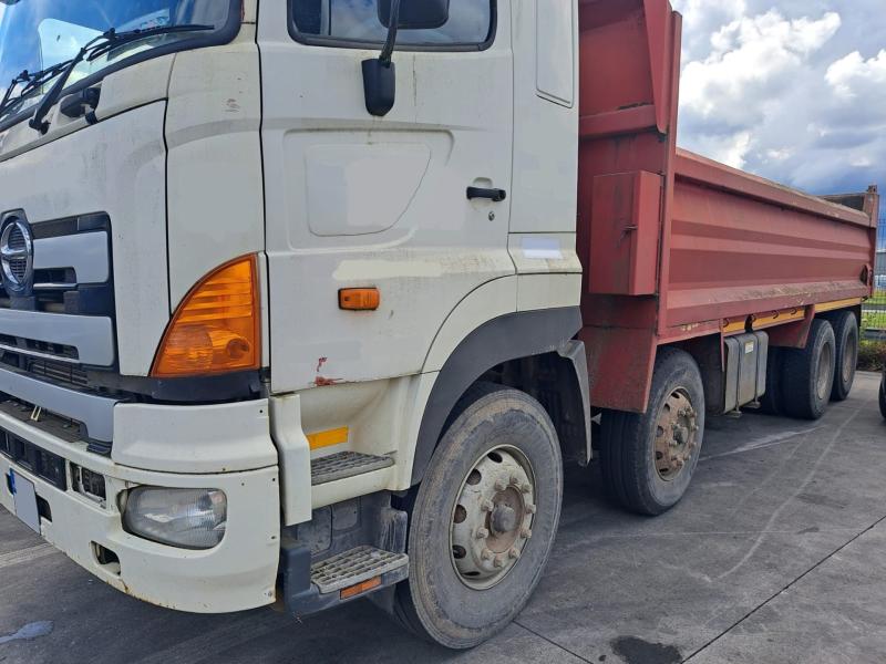 Truck driver holding a phone while driving past school zone stopped by Kildare gardaí