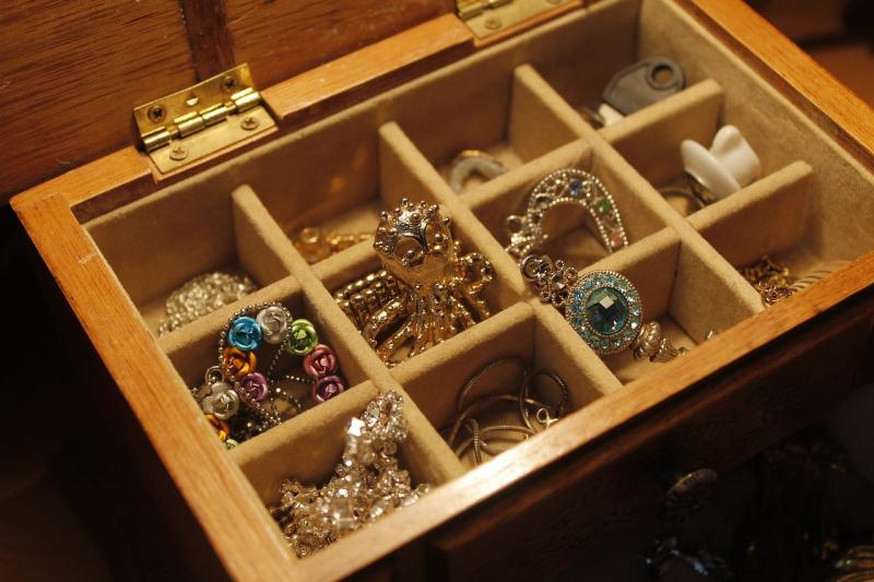 Gardaí in North Kildare return stolen jewellery to owners