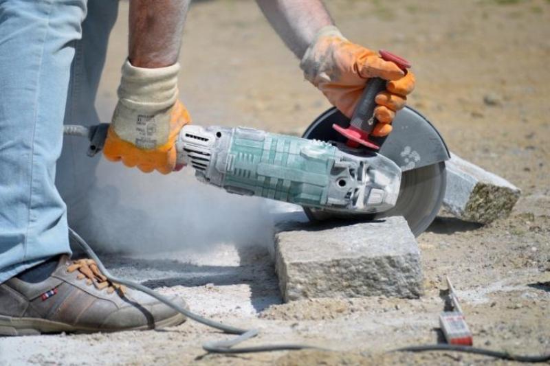 Power tools stolen from vehicle which was parked in Kildare estate