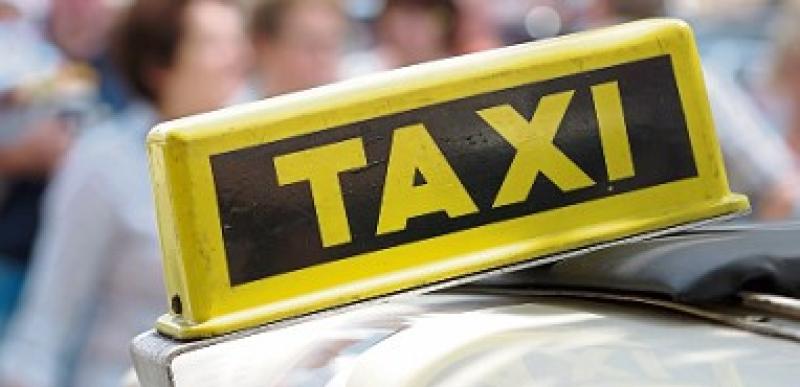 Criminal damage caused to taxi in Kildare town
