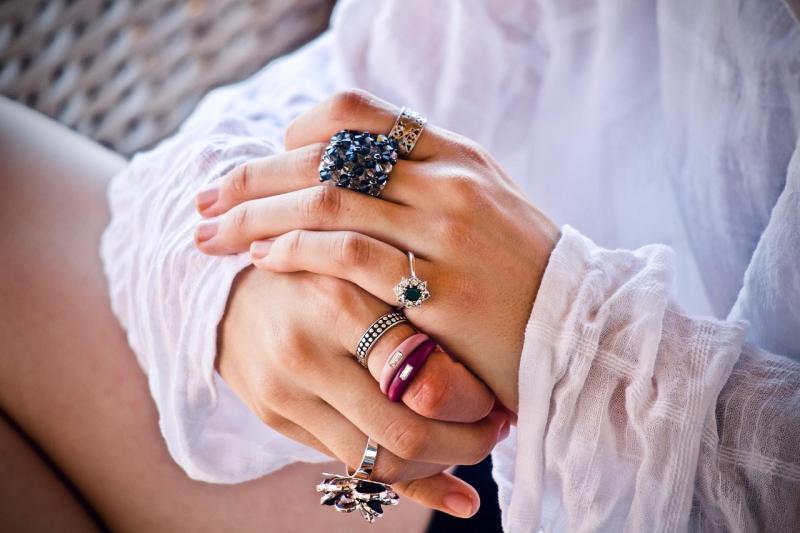 Kildare gardaí launch probe following daylight theft of jewellery from residence