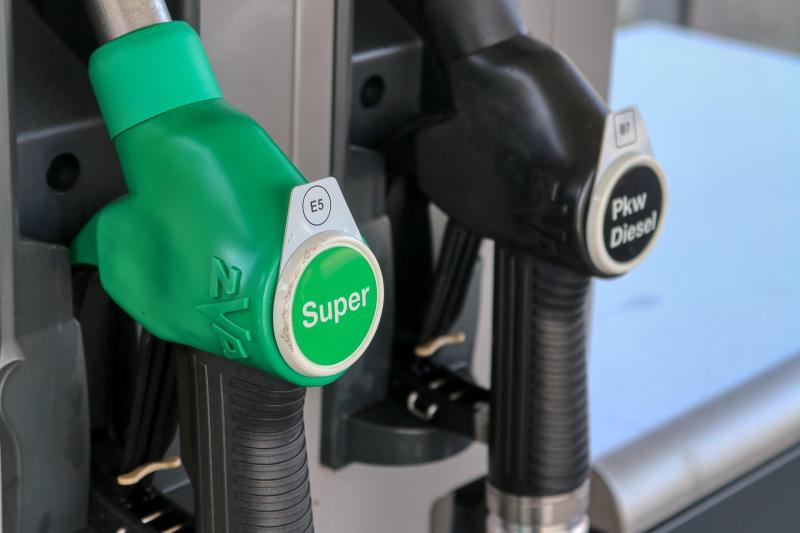 Motorists in Kildare 'paying more than &euro;100 per week for petrol', D&aacute;il hears