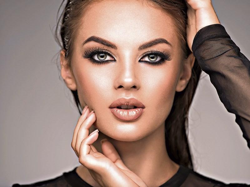 The Beauty Spot: Make heavy black eyeliner look chic