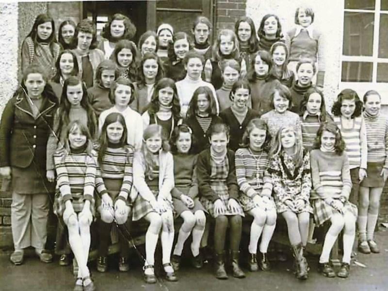 Former Newbridge sixth class set to create photo from 44 years ago