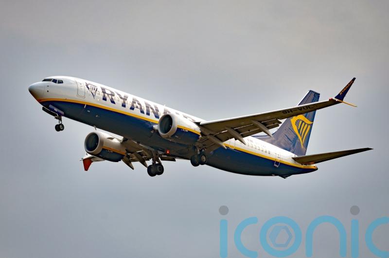 Ryanair agrees four-year pay deal with Irish pilots