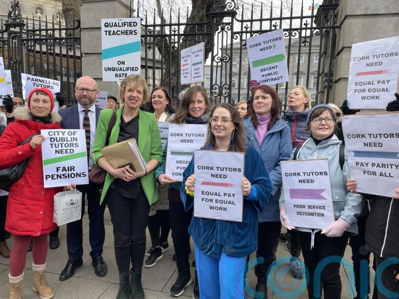 Pay offer for tutors will be made ‘at earliest opportunity’, says Martin