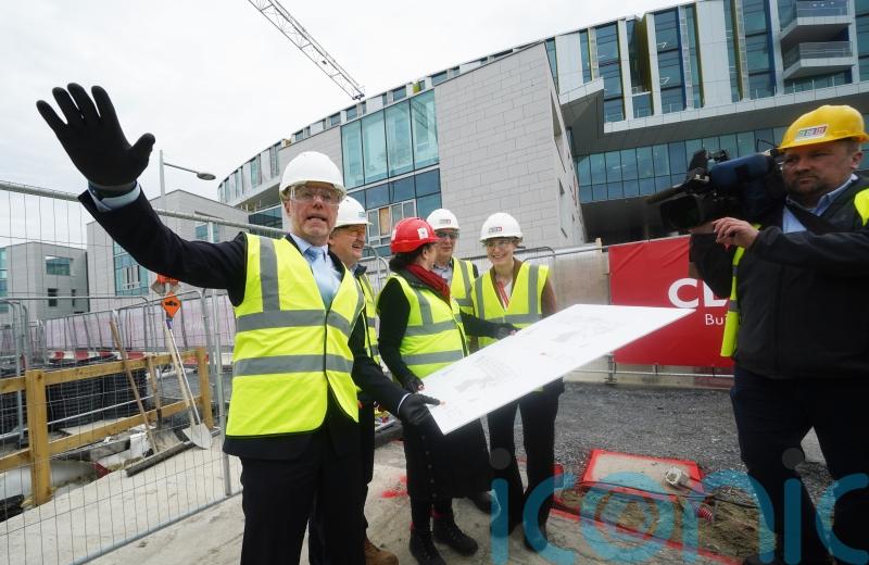 Stephen Donnelly ‘fully expects’ children’s hospital to be completed this year