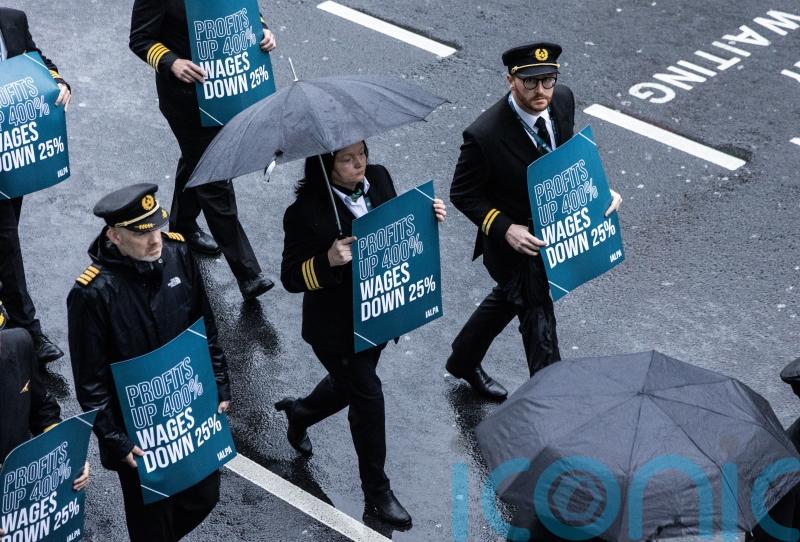 Enterprise Minister urges Aer Lingus pilots to accept pay recommendation