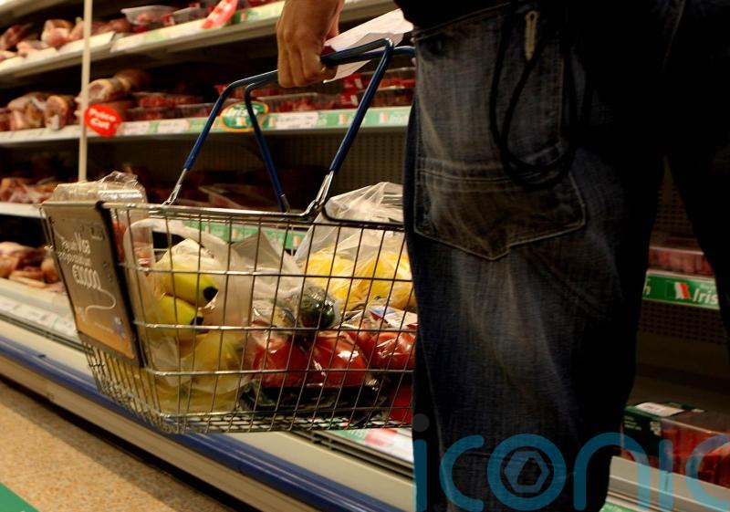 A quarter of parents struggling financially, survey finds