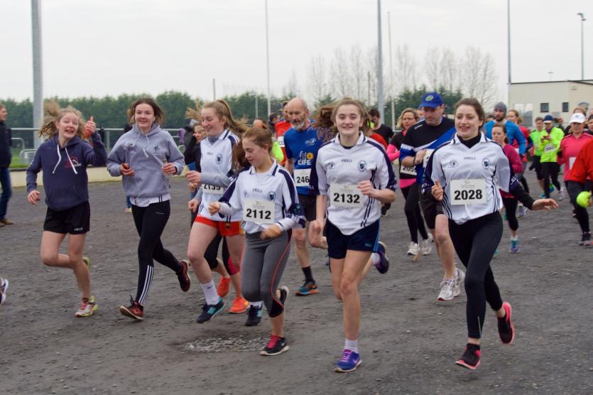 A happy group setting off at the start of the Kilcullen 5k